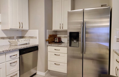 Downtown Apartment | 840-#3 Spacious, new, Safe parking garage, Condo type unit, A/C & Elev. near SFO
