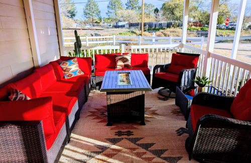 Cottonwood-Verde Village House | 8BR 5BA, sleeps 20, 15 min to Sedona, walk to trails!