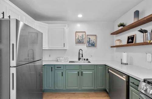 Hillcrest Apartment | 8BR Mission Hills Compound, Hot Tub & Games