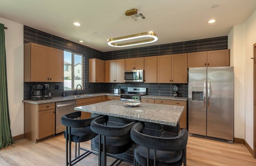 Coachella House | 9 Bedroom/Sleeps 23/Pickleball/Theater