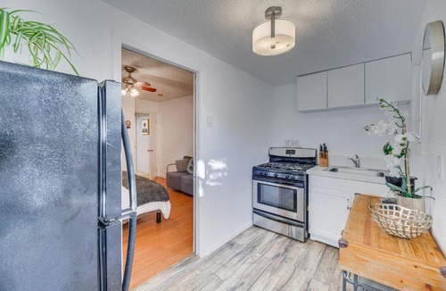 Los Angeles Apartment | 9 Mi to SoFi: Los Angeles Apartment w/Patio