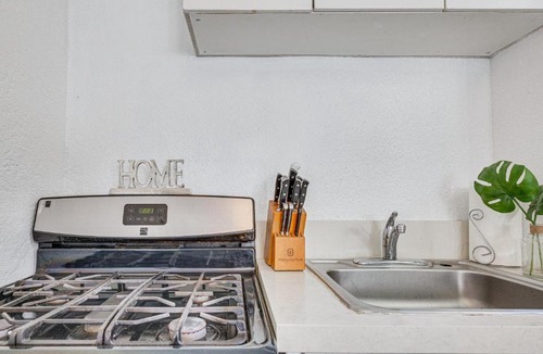 Los Angeles Apartment | 9 Mi to SoFi: Los Angeles Apartment w/Patio