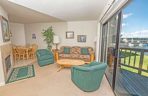 Tahoe Keys Condo | 94 m² Condo ∙ 2 bedrooms ∙ 6 guests