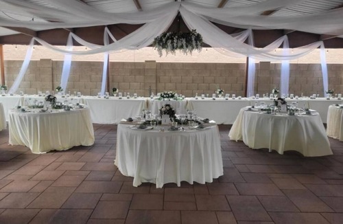 Glendale House | 99 Palms Event Venue: Barn, grass, pool, games, 6 beds
