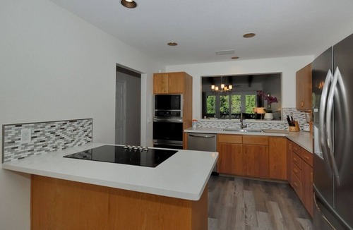 Oak Creek House | 999.00 Week 7-night only-June-July-August. 2BR 2BA King beds Queen Sleeper Sofa