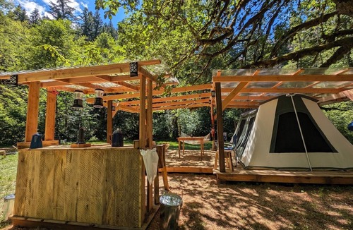 Blue River RV Rental | A beautiful pet friendly-off leash Glamping Camp