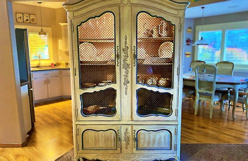 Lafayette House | A boutique cottage Near the best wineries and Local Restaurants.
