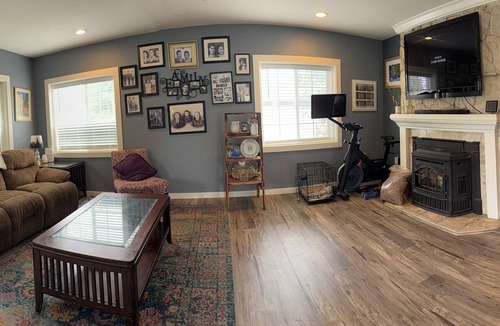 Bishop House | A Comfy, 1 bedroom, - 1 shared bathroom south