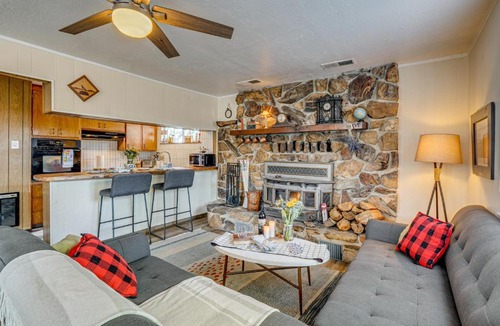 Glencoe House | A-Frame Cabin w/EV Charger, Arcade & Vinyl Lounge