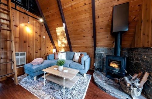 West Village House | A-Frame Escape Unique stay w comfort & style