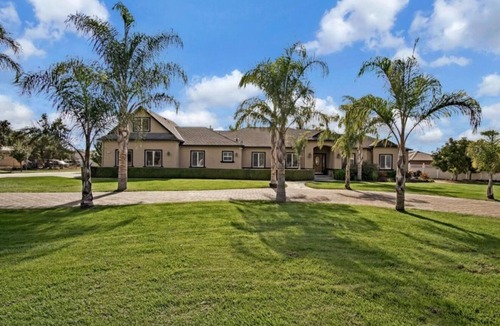 Gilroy House | A Luxury Resort Escape w/in minutes of wineries, hiking trails and attractions