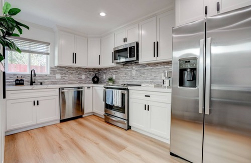 Castro Valley House | A rare minimalist concept in a quiet location with modern amenities.