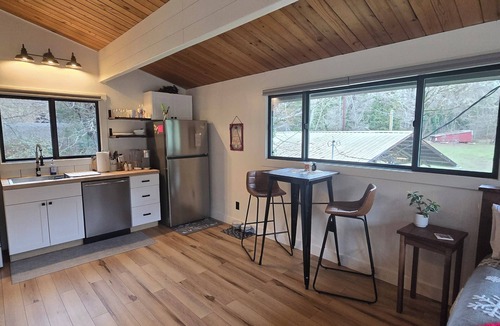 Douglas County House | A Restful Studio Near a Creek and Forest - Pets