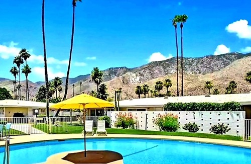 Indian Canyon House | A Stunning Mid Modern Condo , Pools ,Hiking perfect Seasonal, Monthly Lease