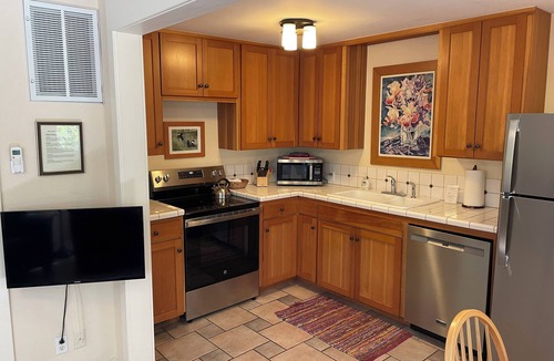 Ashland Cottage | ABBOTT'S COTTAGES- Duck cottage. 1 bedroom/1 bath, walking distance to downtown!