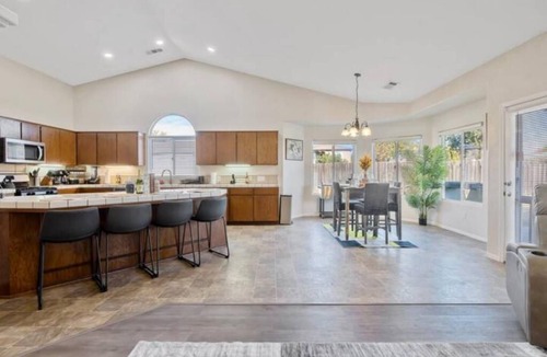 Visalia House | Abundant 3B/2b House Pet Friendly