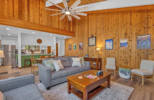 Overlook Park House | AC, Pet friendly, family friendly, great location!