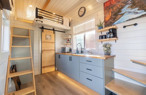Apple Valley House | Access Zion and Bryce! Tiny Home with Rooftop Deck, Hot Tub, and Epic Views