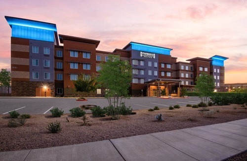 Scottsdale Apartment | Accessible King Studio w/Roll-In Shower + Pool