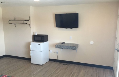 College East Hotel | Ace Budget Motel