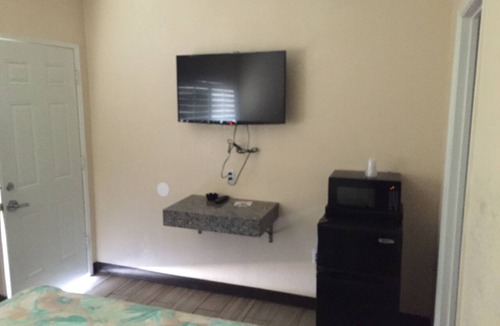 College East Hotel | Ace Budget Motel