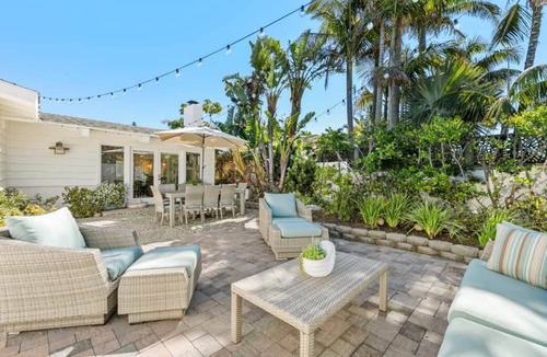 Olde Solana Beach House | Across the street from the beach with Pool and Spa