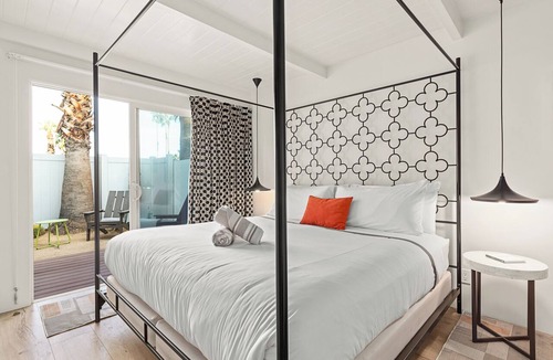 Old Las Palmas House | ADA 2BR + Kitchen + Shared Pool | Old Las Palmas | The Weekend