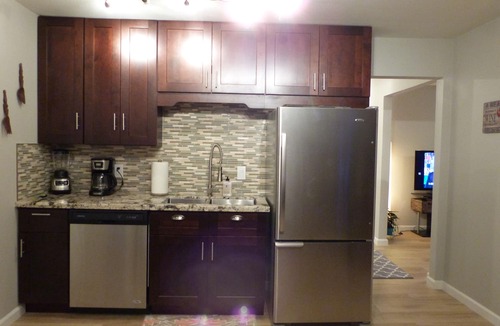 Carmichael House | Adison SILVER Organic Garden & Barbecue, Easy Access to Hwy, Downtown & Airport