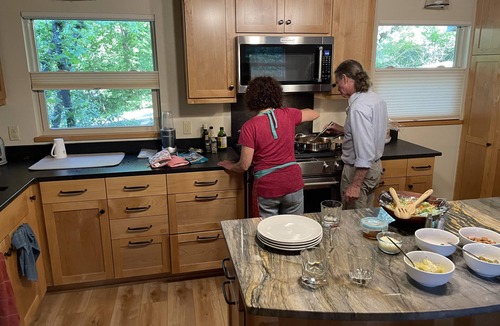 Ashland Cabin | Adjacent to downtown Ashland and Lithia Park. Lithia Park Cabin