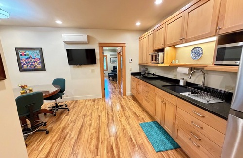 Ashland Apartment | Adjacent to Downtown Ashland and Lithia Park, Lithia Park Suite 1
