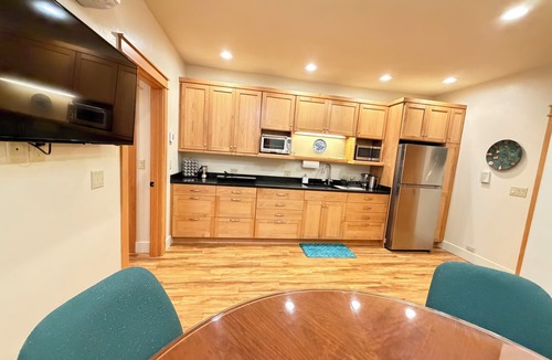 Ashland Apartment | Adjacent to Downtown Ashland and Lithia Park, Lithia Park Suite 1