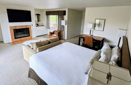 Golden Rectangle Hotel | Adobe Inn
