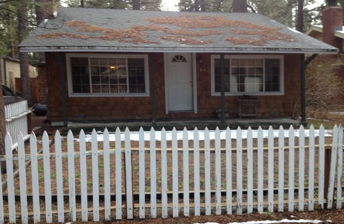 Al Tahoe Cabin | Adorable 2-bedroom cabin in South Lake Tahoe perfect for getaway.