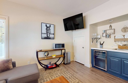 Broken Top Condo | Adorable Bend townhome with ideal location, kitchenette & central AC