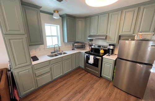 Ocean Springs Cottage | Adorable Cottage in Downtown Ocean Springs sleeps 4