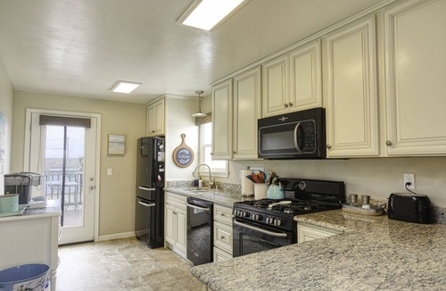Grover Beach House | Adorable Dog Friendly Vacation Home in Grover Beach