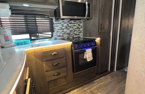 Squaw Valley House | Adorable RV in the foothills just below Sequoia/Kings Canyon National Parks.