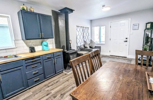 Kelseyville Cabin | Adventure Awaits: Newly Renovated Cabin Just Minutes Away from Outdoor Fun