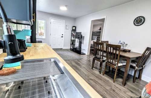 Kelseyville Cabin | Adventure Awaits: Newly Renovated Cabin Just Minutes Away from Outdoor Fun