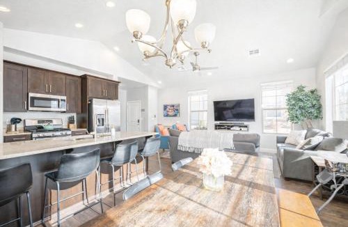 Sienna Hills House | Adventures Base! Family Friendly w heated community pool
