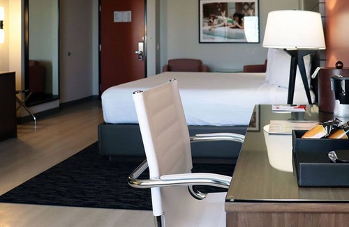 Downtown Las Vegas House | Aesthetic Views! 4 Relaxing Units, Outdoor Pool, Free Parking, Near Mob Museum