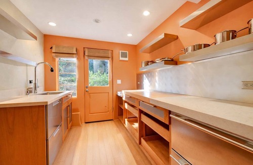 Glenview House | Aesthetically Elegant Downstairs Unit in Oakland