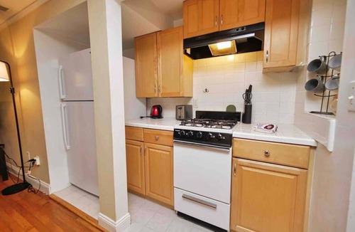 Oakland Ave - Harrison St Apartment | Affordable 2BR Apt | Uptown + Parking + Near Shops & Dining