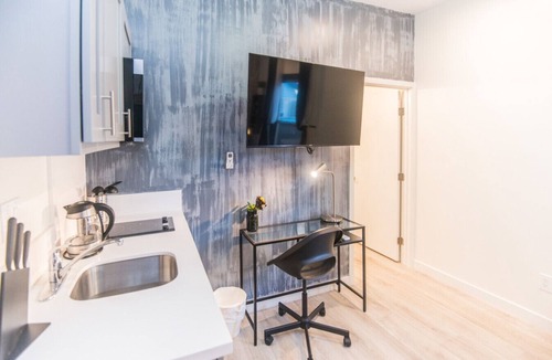 Downtown Los Angeles Apartment | Affordable Cozy Quite Tidy Studio Near USC Village