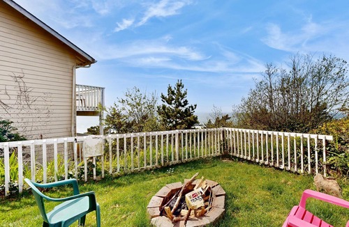 Lincoln City House | Affordable Dog Friendly Studio Ocean Views and Nearby Beach Access