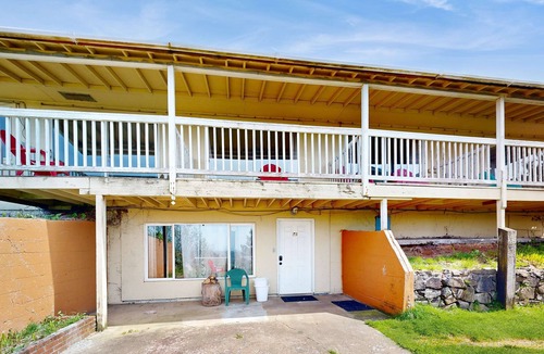 Lincoln City House | Affordable Dog Friendly Studio Ocean Views and Nearby Beach Access