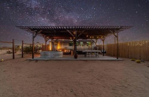 Inland Empire Other | Airstream Desert Stay | Hot Tub, Views, Stargazing