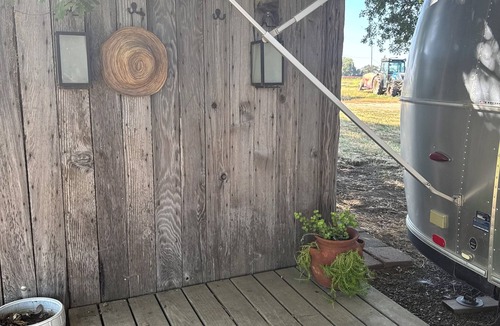 Walnut Grove House | Airstream Experience at Vineyard on Grand Island
