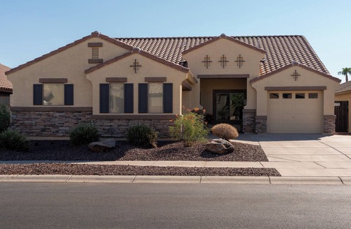 Surprise House | Airy Oasis Sleeps 8- Pool, Spa & Pool Table
