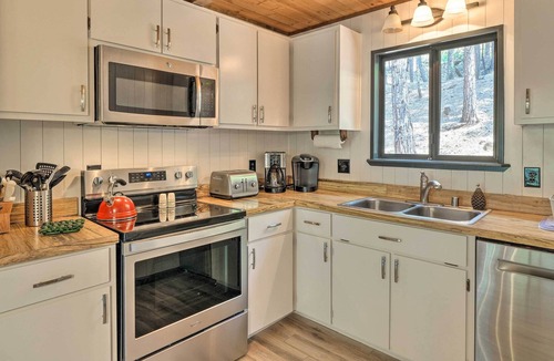 Arnold Cabin | All-Seasons Getaway w/Grill - 4Mi to Big Trees SP!